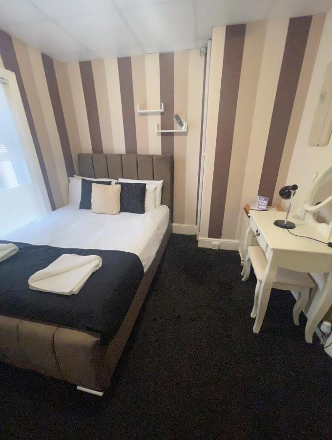 Phildene Suites Blackpool Room photo